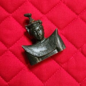 Vintage Chinese Snuff Bottle Unique dark green hand carved emperor bust